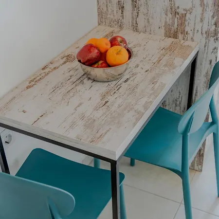 Rafaela's Sea View House דירה